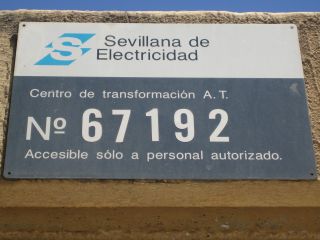 Placa de identificacin de un centro de transformacin elctrico