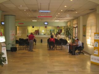 Oficina de atencin al cliente de una empresa. El empresario debe garantizar la seguridad de trabajadores y usuarios.