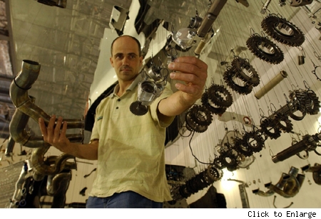 Paul Veroude y su vista explosionada real Paul Veroude y su vista explosionada real