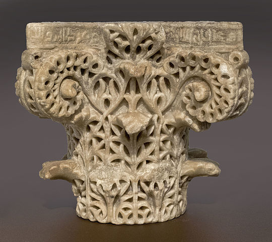 Capitel de avispero Capitel de avispero