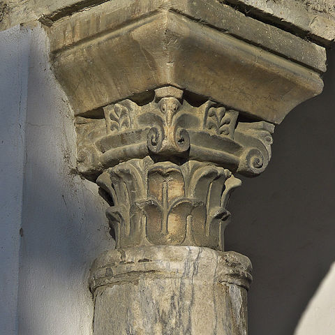 Capitel encintado Capitel encintado