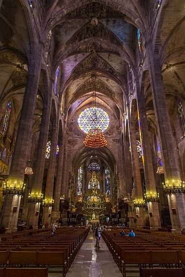 Interior de la Catedral de Palma de Mallorca Interior de la Catedral de Palma de Mallorca