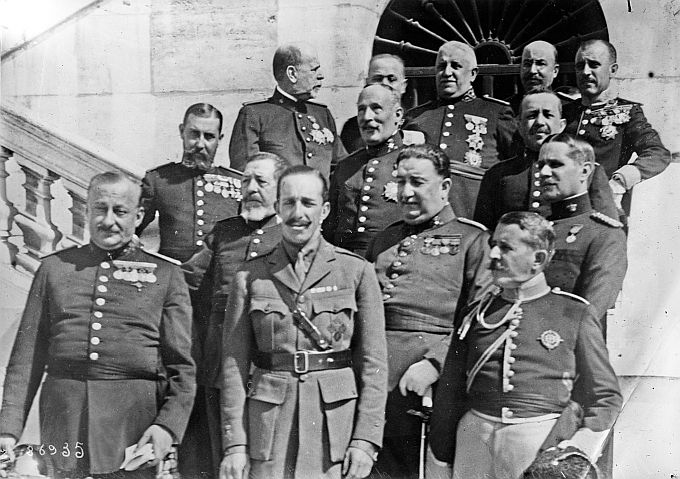 Primo de Rivera con Alfonso XIII y el directorio militar Primo de Rivera con Alfonso XIII y el directorio militar