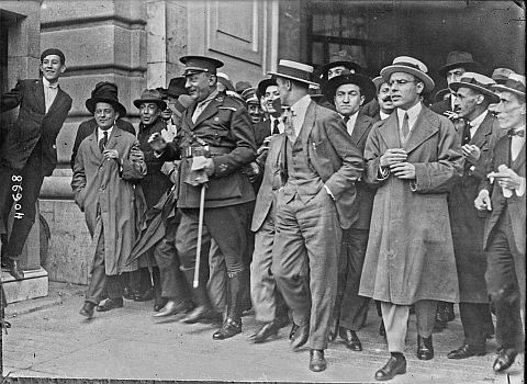 Primo de Rivera saliendo del Palacio Real Primo de Rivera saliendo del Palacio Real