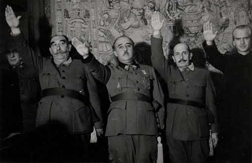 Franco realiza el saludo fascista Franco realiza el saludo fascista
