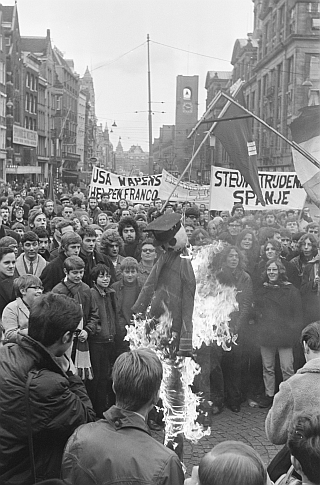 Manifestación en Amsterdam contra la dictadura franquista Manifestación en Amsterdam contra la dictadura franquista